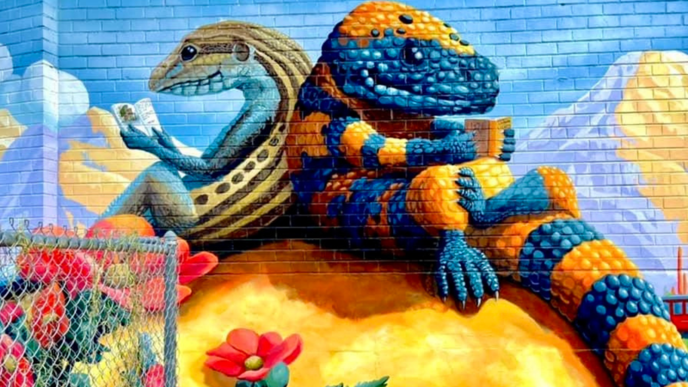 Mural of a Gila monster reading a book by Joe Pagac at Tucson Gallery in AZ.