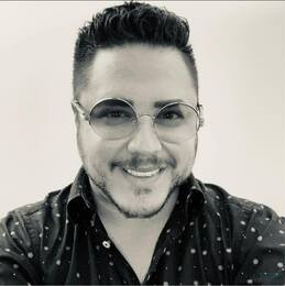 Victor Navarro Headshot